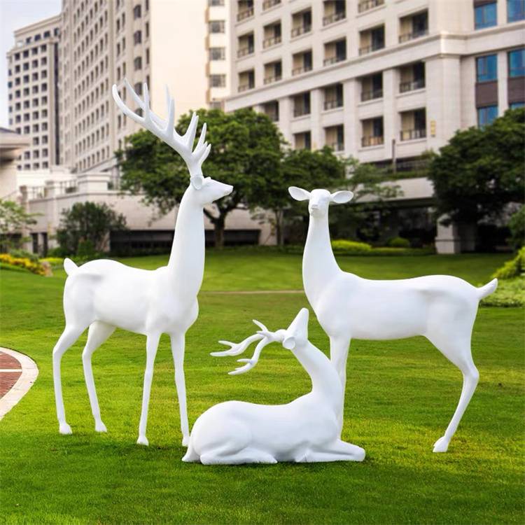 廣西玻璃鋼動(dòng)物雕塑廠家樓盤(pán)景觀抽象鹿群雕塑小品